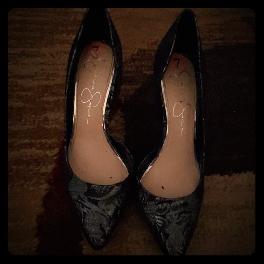 Jessica Simpson pumps